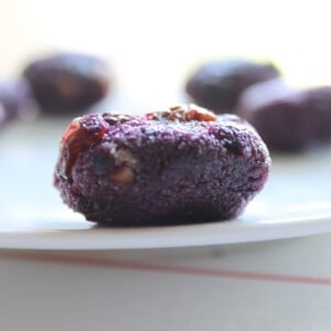 Blueberry oats semolina ladoo placed on a white plate
