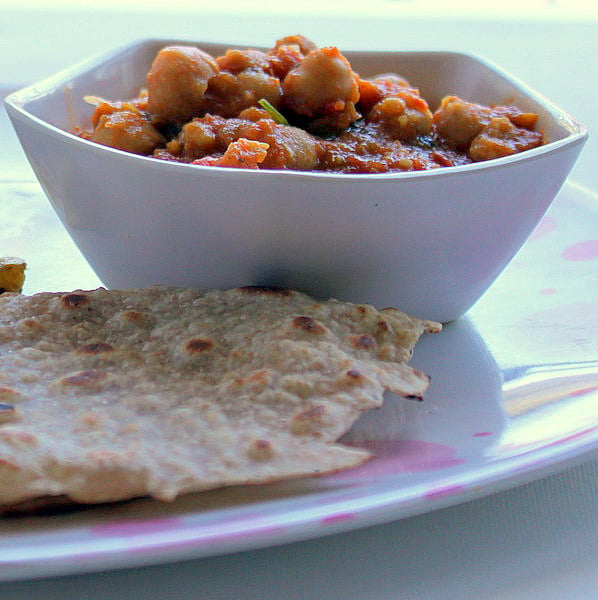 Phukein, Chole/Chana Masala And Roti (Green Onions and Potatoes Garbanzo Bean Curry And Indian Flat Bread). A delicious, healthy and easy weeknight dinner. Vegan and Gluten Free Recipe. #glutenfree #veganricha #vegan
