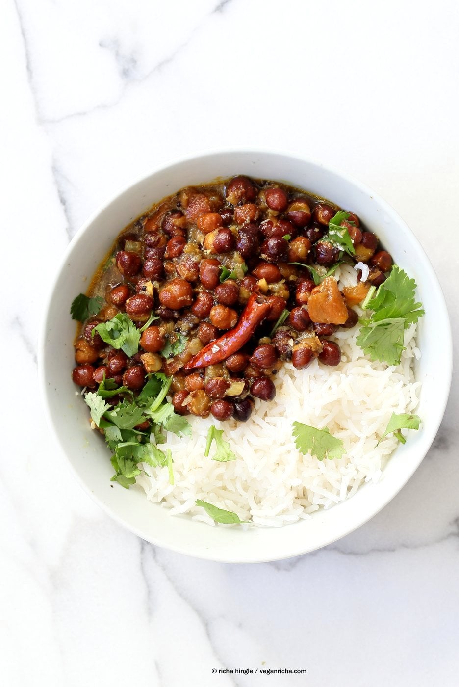 Kadala Curry - Bengal Gram or Kala Chana Curry with Coconut and Spices. Brown Chickpea Coconut Curry from South India (Kerala). Serve with rice, appams, dosas or make a bowl with roasted veggies and grains. #veganricha #Vegan #Glutenfree #Soyfree #Indian #Recipe | VeganRicha.com