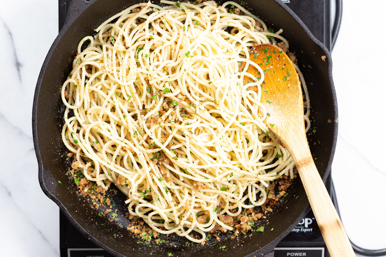 Easy Spaghetti with toasted garlic breadcrumbs and blistered cauliflower. Vegan Pasta with breadcrumbs, pasta wth roasted cauliflower. #Vegan #Nutfree #Soyfree #Recipe #spaghetti #toastetdbreadcrumbs #VeganRicha