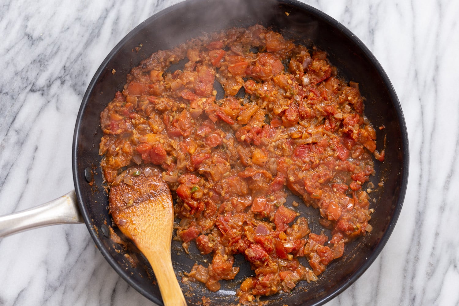 tomatoes gravy in a black skillet