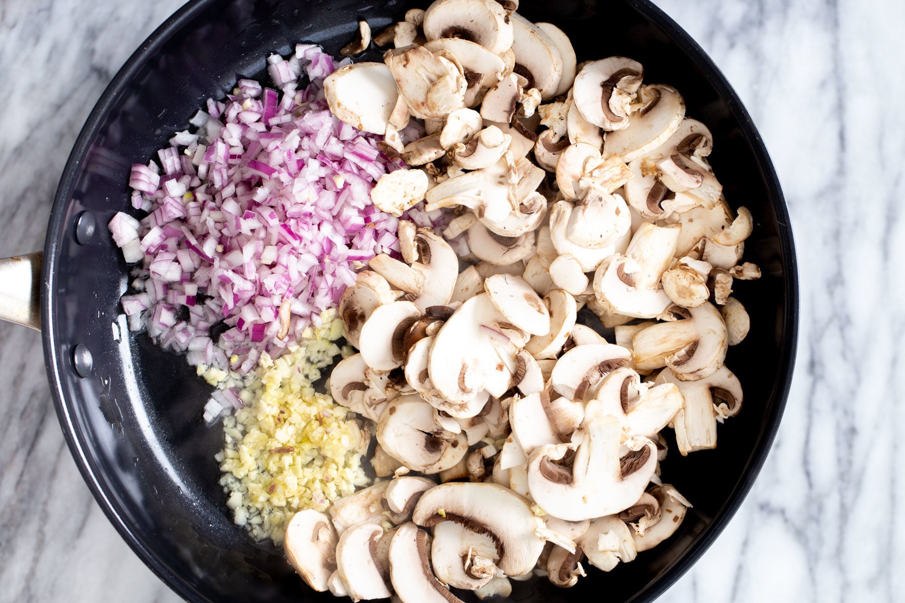 garlic, mushrooms and minced garlic in a frying pan