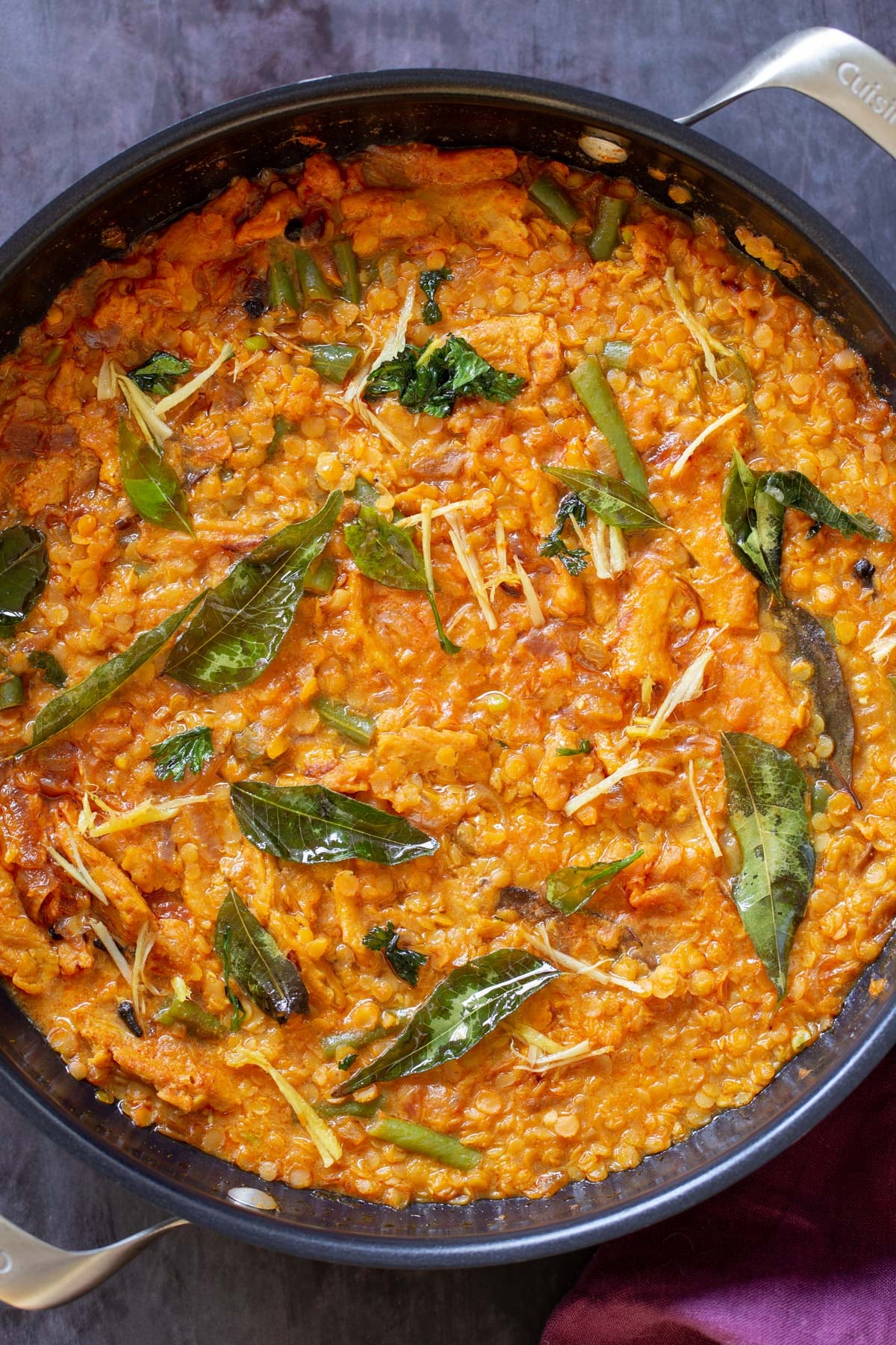 pan of vegan dalcha with tempering on top